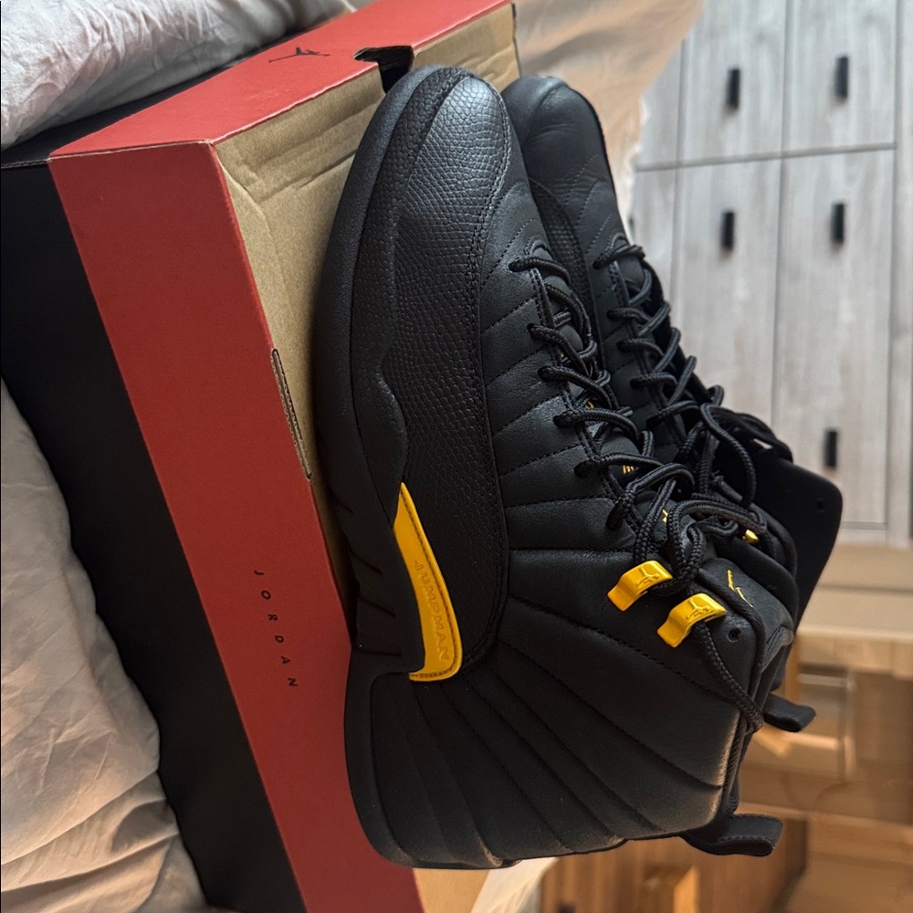 Air Jordan 12 Retro - Picture 5 of 7